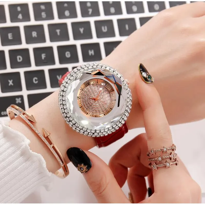 Silicone Women's Quartz Watch with White Crystal Glass