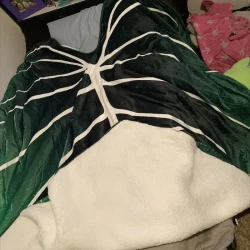 Fleece Cozy Leaf Blanket